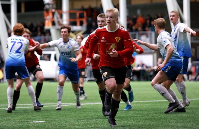 Fotballspillere på banen